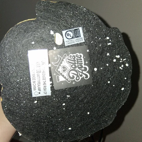 NIB Dolls Kill Dreamland Bloom Pink Table Lamp!! - Picture 12 of 16